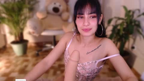 Snapshot of l_e_a chatting on February 7, 2025, 4:59 am l_e_a online show from February 7, 2025, 4:59 am