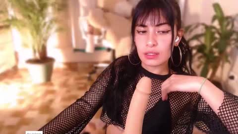Snapshot of l_e_a chatting on February 18, 2025, 5:42 am l_e_a online show from February 18, 2025, 5:42 am