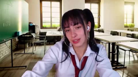 Snapshot of l_e_a chatting on February 23, 2025, 7:33 am l_e_a online show from February 23, 2025, 7:33 am