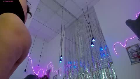 Melanie online show from November 30, 2025, 8:46 pm