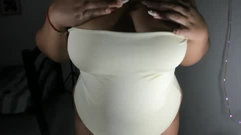 la_pequena_culona online show from May 23, 2026, 1:11 am