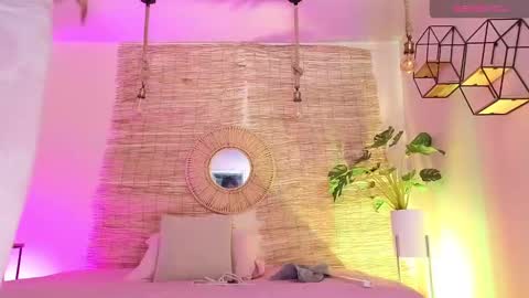 Cris  online show from February 22, 2025, 12:08 pm