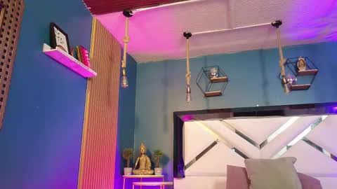 Cris  online show from April 11, 2026, 11:25 am