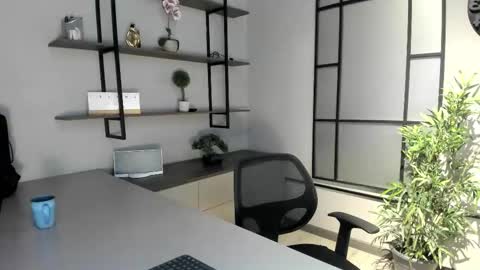 labrinthteasing online show from October 19, 2025, 12:06 pm