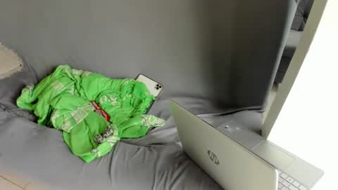 Akyra  online show from April 13, 2026, 5:07 pm