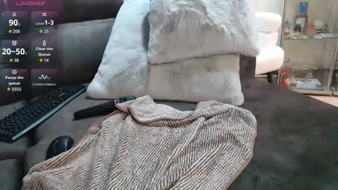 Mia online show from September 16, 2025, 1:17 am