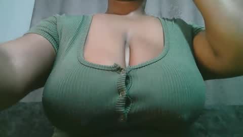 lady_dearra online show from April 22, 2026, 3:53 am