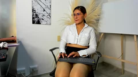 Snapshot of lady_falcon chatting on February 7, 2025, 1:47 am LADY online show from February 7, 2025, 1:47 am