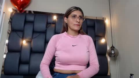 Snapshot of lady_falcon chatting on February 18, 2025, 1:43 am LADY online show from February 18, 2025, 1:43 am