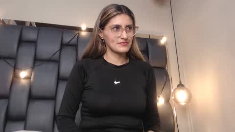 Snapshot of lady_falcon chatting on March 2, 2025, 2:51 am LADY online show from March 2, 2025, 2:51 am
