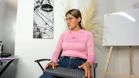Snapshot of lady_falcon chatting on March 5, 2025, 1:52 am LADY online show from March 5, 2025, 1:52 am