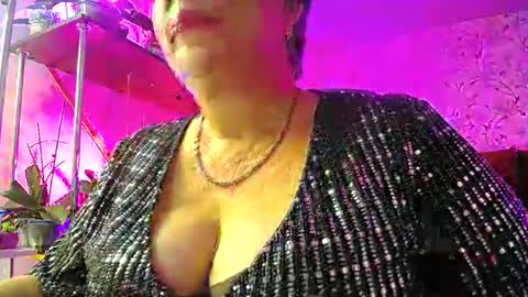 Lady Gloria online show from December 17, 2024, 3:28 pm