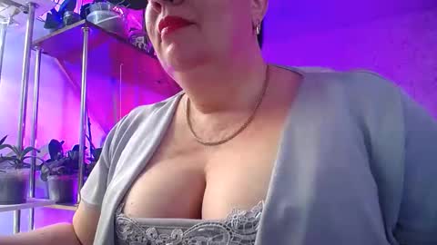 Snapshot of lady_gloria chatting on February 15, 2026, 10:47 am Lady Gloria online show from February 15, 2026, 10:47 am