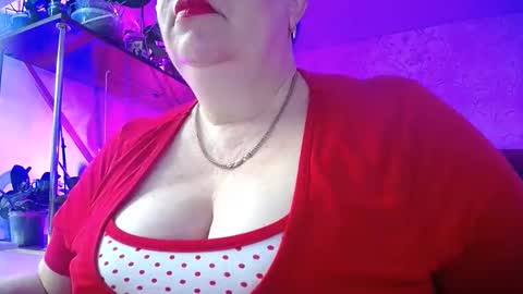 Snapshot of lady_gloria chatting on February 16, 2026, 5:25 am Lady Gloria online show from February 16, 2026, 5:25 am