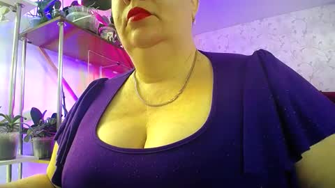 Snapshot of lady_gloria chatting on February 19, 2026, 8:32 am Lady Gloria online show from February 19, 2026, 8:32 am