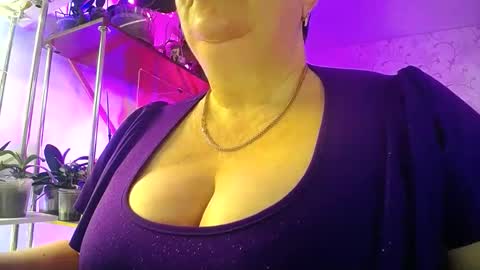 Snapshot of lady_gloria chatting on February 25, 2026, 6:56 am Lady Gloria online show from February 25, 2026, 6:56 am