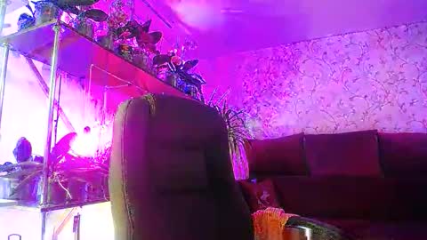 Lady Gloria online show from April 15, 2026, 5:47 am