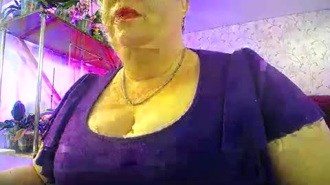 Lady Gloria online show from May 16, 2026, 6:43 am