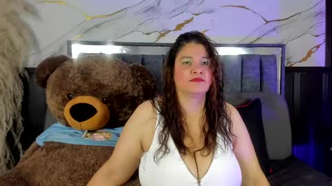 lady_lucy69 online show from May 6, 2026, 1:05 pm