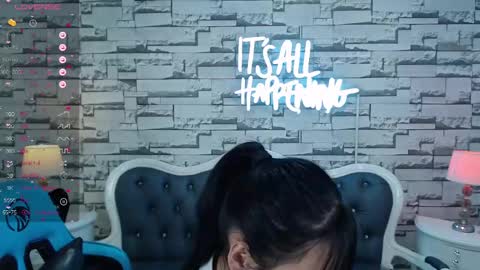 Snapshot of lady_violet_bridgerton_a chatting on December 6, 2024, 2:35 am Lady Violet Bridgerton online show from December 6, 2024, 2:35 am