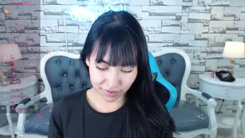 Snapshot of lady_violet_bridgerton_a chatting on December 10, 2024, 11:19 pm Lady Violet Bridgerton online show from December 10, 2024, 11:19 pm