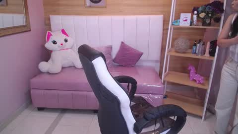 Snapshot of lady_violet_bridgerton_a chatting on February 6, 2025, 5:09 pm Lady Violet Bridgerton online show from February 6, 2025, 5:09 pm