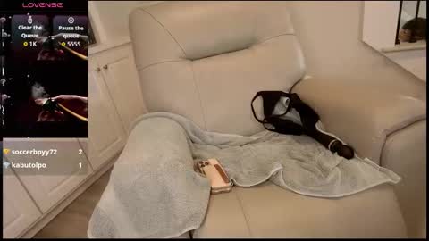 Ladybabs online show from November 11, 2025, 7:25 pm