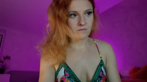 Sima Ladybigsmile online show from November 19, 2025, 4:23 am