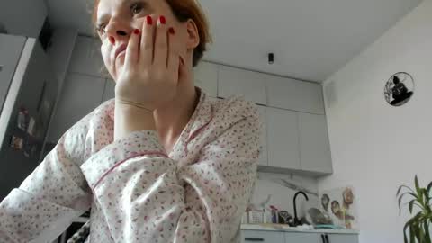 Snapshot of ladybigsmile chatting on April 23, 2026, 2:19 pm Sima Ladybigsmile online show from April 23, 2026, 2:19 pm
