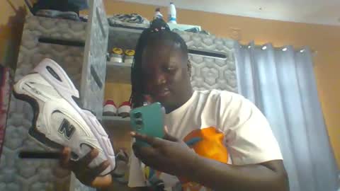 lindah32 online show from March 26, 2026, 12:22 pm