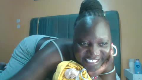 lindah32 online show from July 15, 2026, 8:58 pm