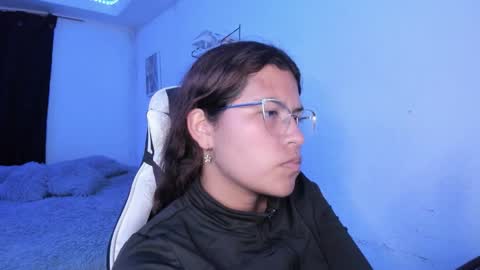  Lady  online show from November 30, 2025, 3:21 am