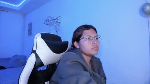  Lady  online show from December 15, 2025, 11:31 pm