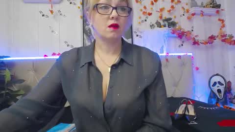  Lady Jeen    Back on Sunday 8th of December online show from October 19, 2025, 4:40 pm