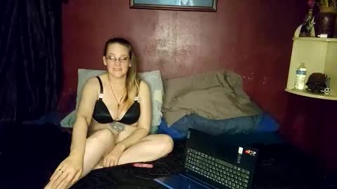 ladykiva_n_hubz online show from October 12, 2025, 5:06 am