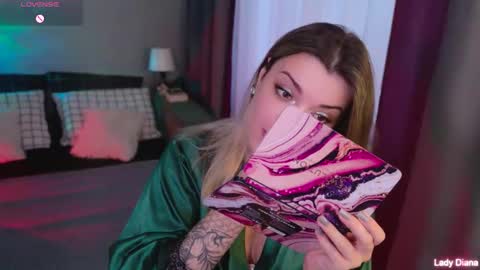 ladylancaster online show from November 23, 2025, 12:38 pm