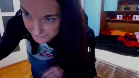 LadyLHoty online show from November 15, 2025, 4:25 pm