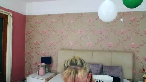 Snapshot of ladymariahx chatting on February 24, 2025, 1:46 am ladymariahx online show from February 24, 2025, 1:46 am