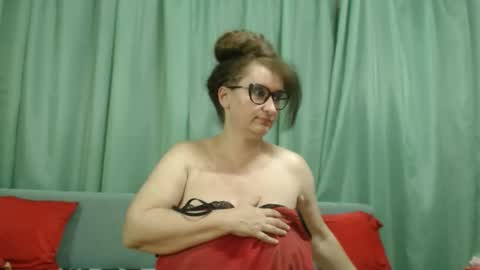Nicole online show from June 3, 2026, 2:33 pm
