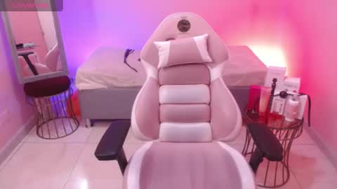 Ladywawy  online show from October 7, 2025, 2:14 pm