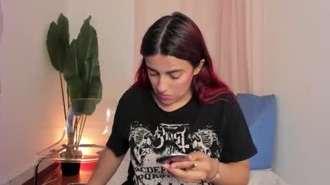 Laia  online show from September 28, 2025, 12:10 pm