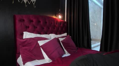 Snapshot of laia_jonees chatting on November 22, 2025, 12:04 pm Laia online show from November 22, 2025, 12:04 pm