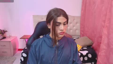 Camila online show from November 6, 2025, 4:02 am