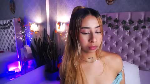 Laila Stilwills online show from November 11, 2025, 12:43 am