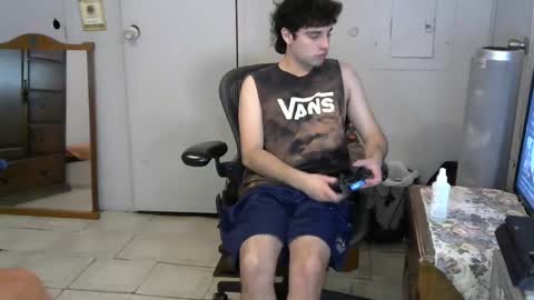 Snapshot of lakewood4523 chatting on December 17, 2024, 12:22 pm Carlosss online show from December 17, 2024, 12:22 pm