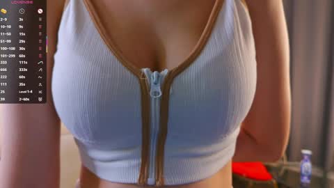 Julia online show from April 9, 2026, 8:14 pm