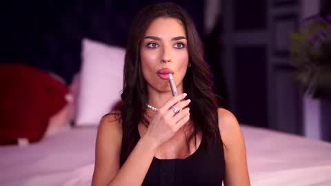 Lala online show from November 3, 2025, 7:48 pm