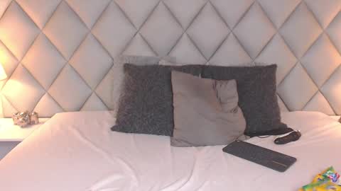 Laly Castro online show from December 16, 2024, 8:05 pm