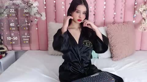 Laly Castro online show from November 7, 2025, 2:39 pm