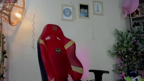 Lana online show from September 18, 2025, 1:24 pm